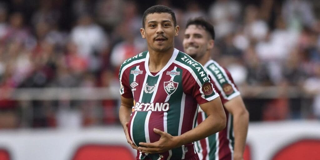 André em campo com a camisa do Fluminense