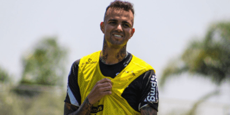 Luan em treino pelo Corinthians