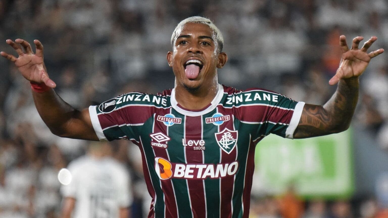 John Kennedy em campo pelo Fluminense