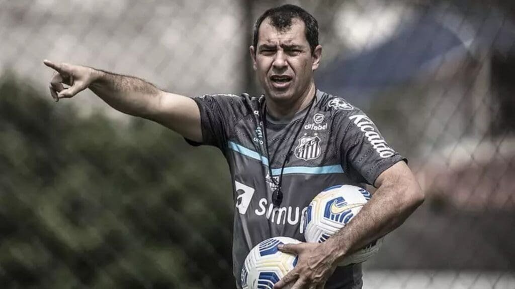 Fábio Carille em treino no Santos