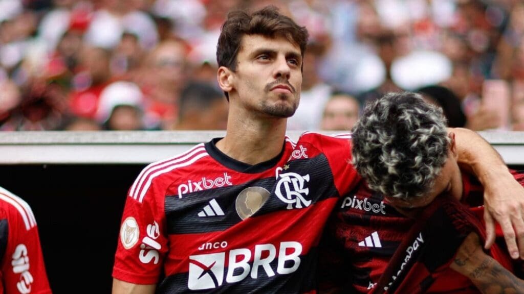 Rodrigo Caio em campo pelo Flamengo