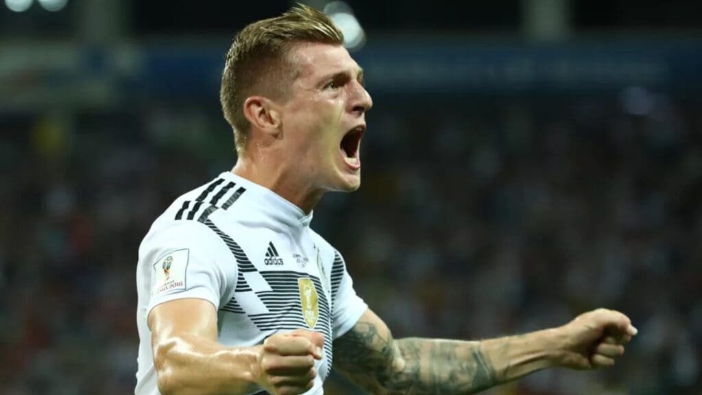Toni Kroos comemora gol pela seleção da Alemanha