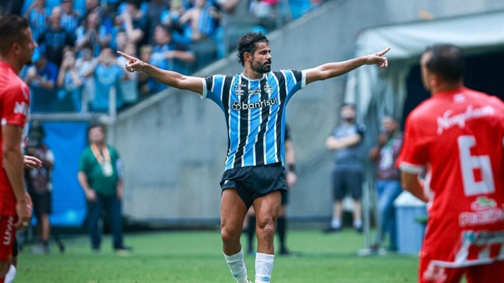 Diego Costa em campo pelo Grêmio