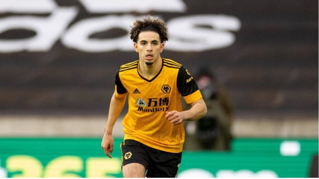 Rayan Ait-Nouri em campo pelo Wolverhampton