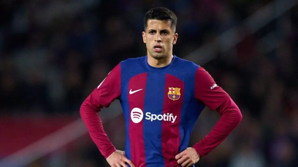 João Cancelo em campo pelo Barcelona