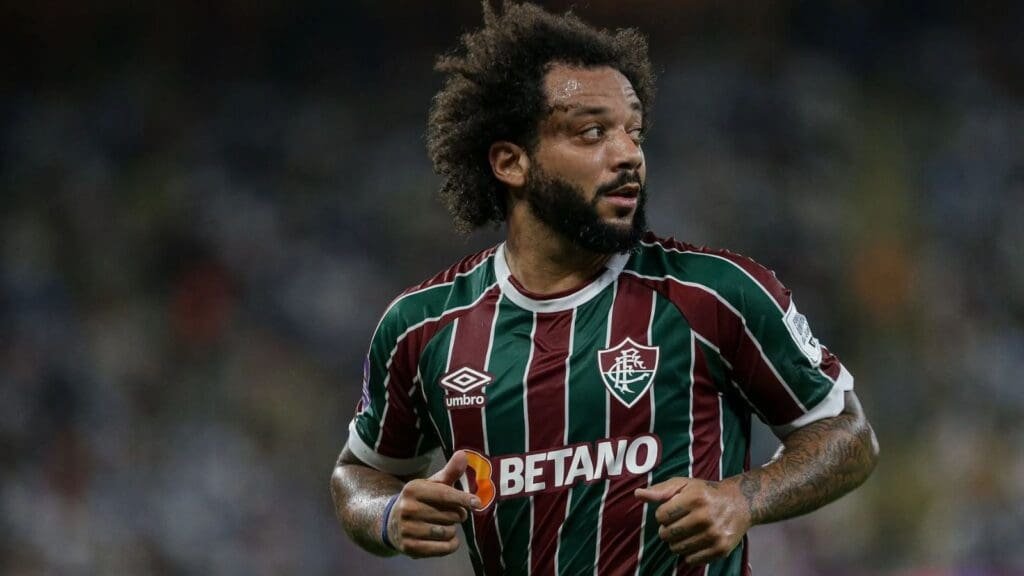 Marcelo em campo pelo Fluminense