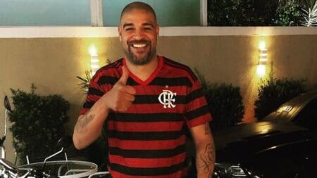 Adriano Imperador com a camisa do Flamengo