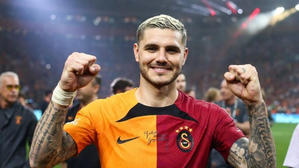 Mauro Icardi em campo pelo Galatasaray