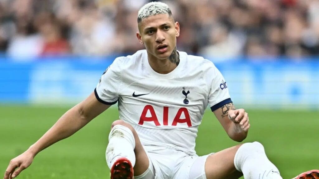 Richarlison em campo pelo Tottenham