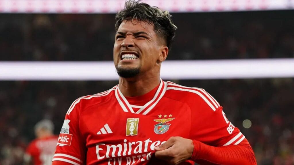 Marcos Leonardo em campo pelo Benfica