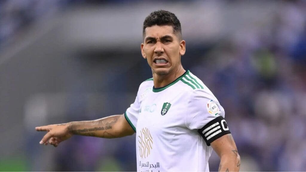 Roberto Firmino em campo pelo Al-Ahly, da Arábia Saudita