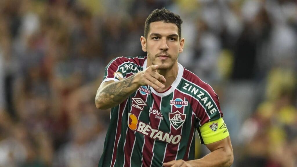 Nino em campo pelo Fluminense