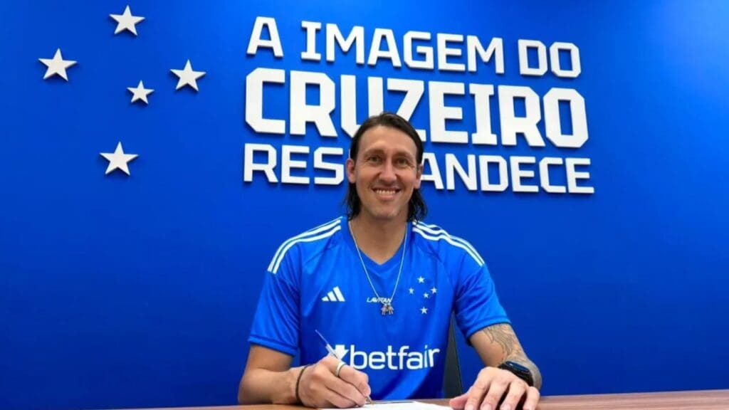 Cássio deixou o Corinthians após 12 anos de história para jogar no Cruzeiro