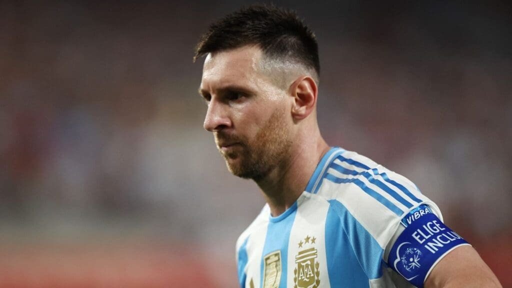 Lionel Messi com a camisa da seleção argentina na Copa América 2024