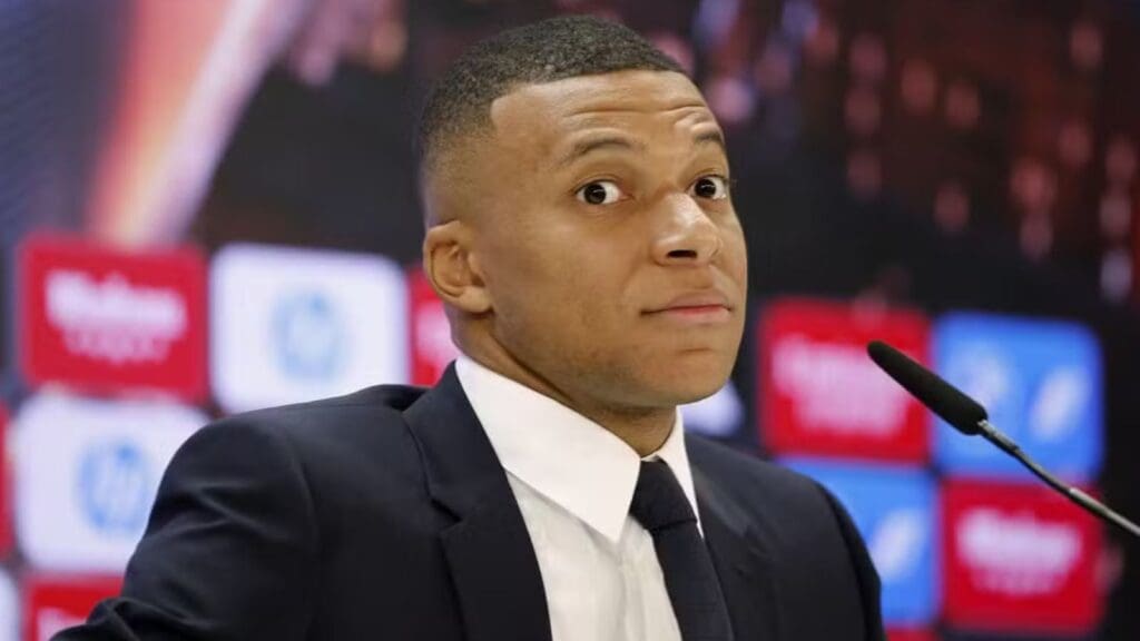 Kylian Mbappé durante apresentação no Real Madrid