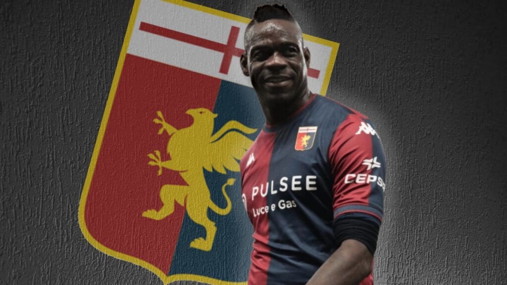 Mario Balotelli com a camisa do Genoa na Itália