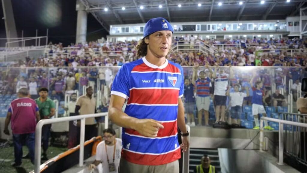 David Luiz com a camisa do Fortaleza