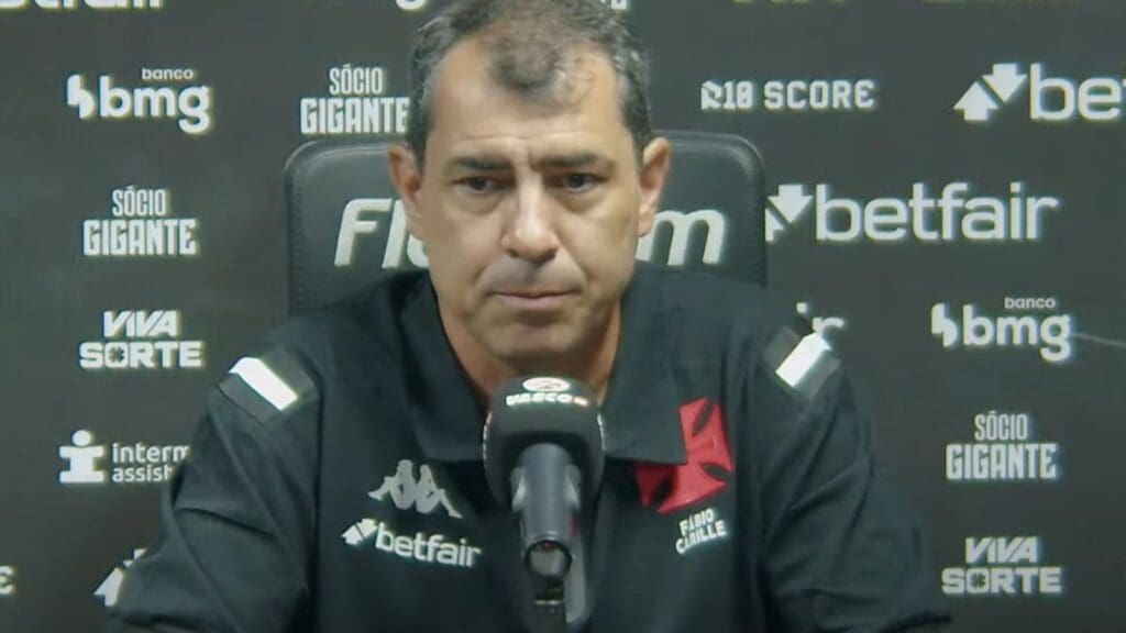 Fábio Carille em coletiva no Vasco da Gama