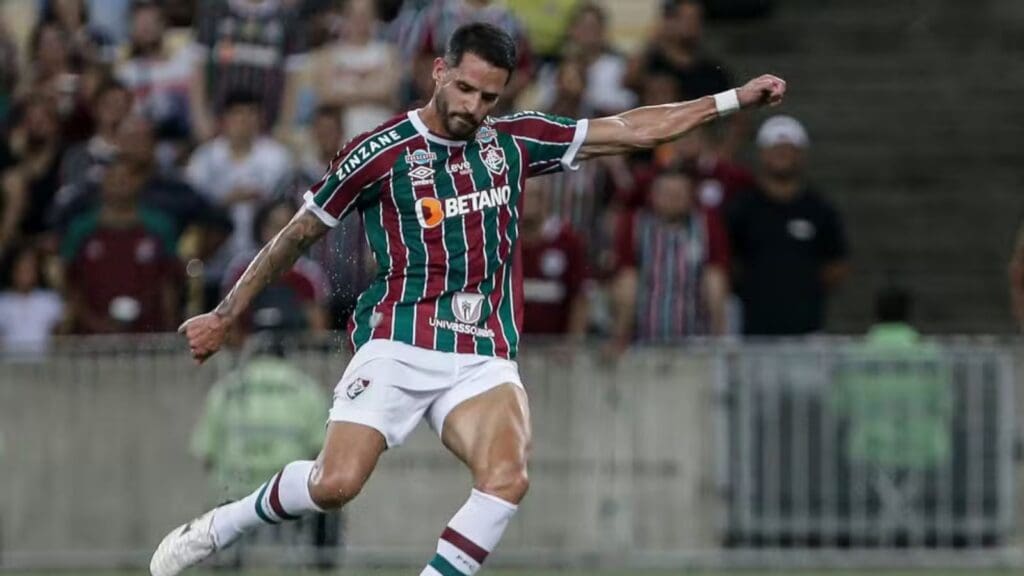 Renato Augusto com a camisa do Fluminense